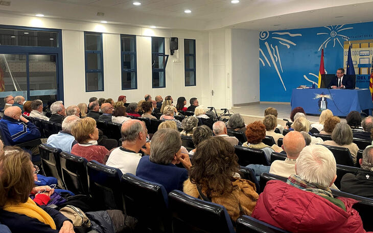 Toni Pérez inaugura el ciclo anual de conferencias de ‘El Faro de Alejandría’ hablando del Benidorm de 2030